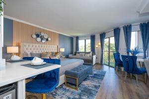 a bedroom with a bed and a table and chairs at New Studio with Private Terrace and Volcano Bay view 5 min EPIC parking free in Orlando +56 photos