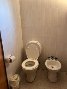 a bathroom with a toilet and a bidet at Casita de campo in Villa Ciudad Parque +9 photos