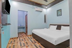 a bedroom with a white bed in a room at Hotel O Drip Inn in Bheta