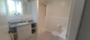 Ένα μπάνιο στο Green on Queen