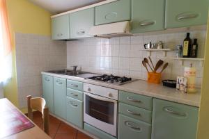 Kuchyň nebo kuchyňský kout v ubytování Al Cardinale Rooms & Studios