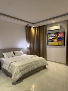 Postel nebo postele na pokoji v ubytování luxe 2 bedroom with snooker board- ikate lekki