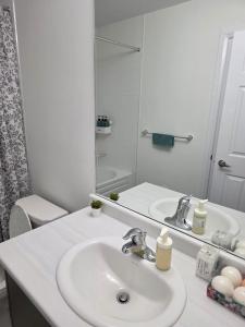 Ένα μπάνιο στο Modern Stylish Cozy Home Balcony Wifi +16 φωτογραφίες