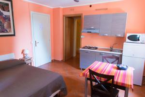 Kuchyň nebo kuchyňský kout v ubytování Al Cardinale Rooms & Studios