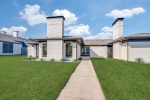 a white brick house with a green lawn at The Goph Getaway 4B 2B Duplex KING Pet Friendly in Richardson