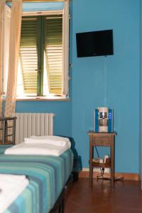 TV a/nebo společenská místnost v ubytování Al Cardinale Rooms & Studios
