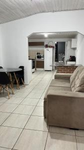 Η κουζίνα ή μικρή κουζίνα στο Pousada familiar com piscina