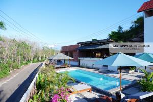 Bazén v ubytování Matappa Guest House nebo v jeho okolí
