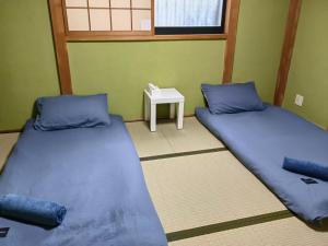 Postel nebo postele na pokoji v ubytování Direct access to Umeda Osaka! Direct access to Namba, convenient to Kansai Airport, free parking, maximum 8 people, best for families