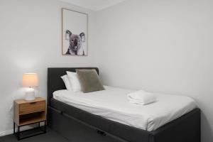 Postel nebo postele na pokoji v ubytování The Stayover - Your Wine Country Base + 16 fotografií