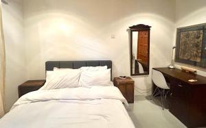 a bedroom with a bed and a desk and a mirror at Chic Designer Room in Shared Bungalow SS1 Near LRT Petaling Jaya in Sungai Way