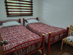 two beds sitting next to each other in a room at Kabañas Bosque De Alamos in Puerto Aisén