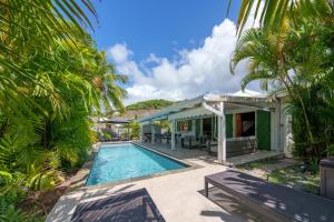 Bazén v ubytování Villa La Tapatia nebo v jeho okolí