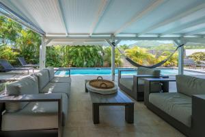 Bazén v ubytování Villa La Tapatia nebo v jeho okolí