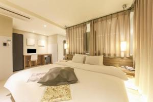 Μια τηλεόραση ή/και κέντρο ψυχαγωγίας στο Hotel Yaja Sasang Terminal