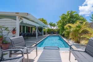 Bazén v ubytování Villa La Tapatia nebo v jeho okolí