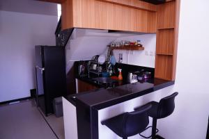 Kuchyň nebo kuchyňský kout v ubytování Cerita Pagi Villa Highland Batu