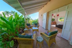 Balkón nebo terasa v ubytování Complexe Providencia - Villa Jacuzzi 3ch, Duplex, ou Studio - Proche mer + 27 fotografií