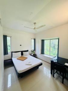 Postel nebo postele na pokoji v ubytování Budget scape pool villa