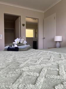 Ένα ή περισσότερα κρεβάτια σε δωμάτιο στο Ooh la la Accomodation, a little luxury