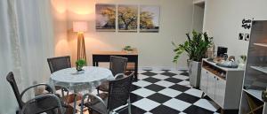 a dining room with a table and chairs at Pousada House Beach 2 - BRASIL - Aviação in Praia Grande