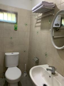 Koupelna v ubytování Kuntum Inn