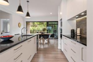 Kuchyň nebo kuchyňský kout v ubytování Blue Dun Views - Taupo