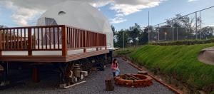 a little girl standing in front at Domo glamping con jacuzzi y croquet in Latacunga +8 photos