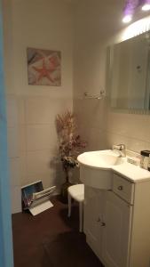 Ένα μπάνιο στο Apartamento #003 Spiaggia Brava +36 φωτογραφίες