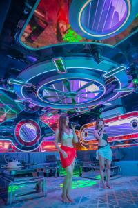 Hosté ubytování De palm poolvilla by KC + 161 fotografií