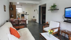 Μια τηλεόραση ή/και κέντρο ψυχαγωγίας στο Apartamento #003 Spiaggia Brava