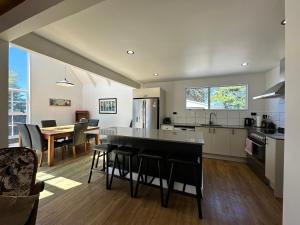 a kitchen and dining room with a table and chairs at Kaikōura Mountain View Lodge in Kaikoura