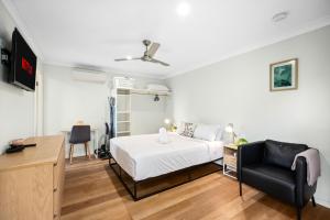 a bedroom with a bed and a desk and a chair at Smart Suites Self Check-in Apartments - Sunnybank Station in Brisbane