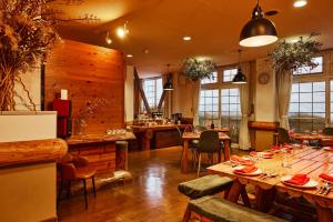 Restaurace v ubytování Canopy Lodge - Boutique Lodge at Hakuba Cortina + 60 fotografií