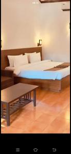 Postel nebo postele na pokoji v ubytování Khan Resort Matheran