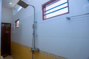 Koupelna v ubytování Omeera Sand