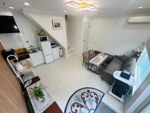 an overhead view of a living room with a couch at Villa Koedo in Kawagoe