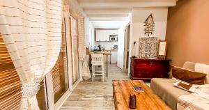 a living room with a couch and a table at Maison des îles in Saint Martin