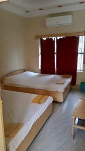 Postel nebo postele na pokoji v ubytování Hotel Santiniketan