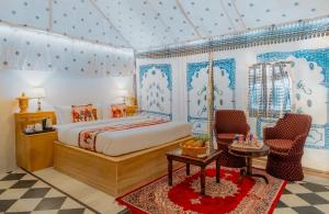 Postel nebo postele na pokoji v ubytování Desert Heritage Jaisalmer Camps & Resort + 42 fotografií
