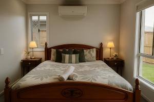 Voodi või voodid majutusasutuse Brand New 5 Bedroom Park Ridge Family Home, Fast WIFI, Secure Parking toas