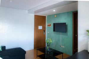 Μια τηλεόραση ή/και κέντρο ψυχαγωγίας στο Destiny Hotel - 1606