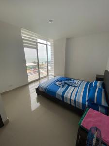 Una cama o camas en una habitación de Departamento frente al mar edificio Arena Plaza 44 fotos más