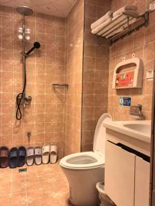 Ένα μπάνιο στο Chongqing Justom Family Serviced Apartments 2