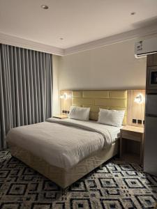 a hotel room with a large bed in a room at Al Madinah Hotel in Al Madinah