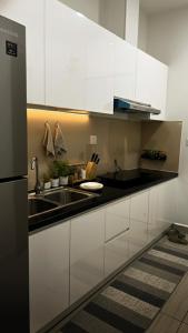 Kuchyň nebo kuchyňský kout v ubytování OutskirtStay