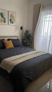 Postel nebo postele na pokoji v ubytování OutskirtStay