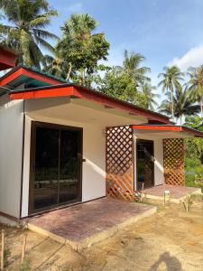 Budova, kde se chata nachází + 2 fotografie