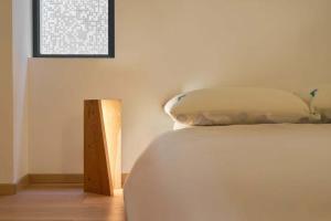 En eller flere senge i et værelse på Tiaohai Living Youth Hotel