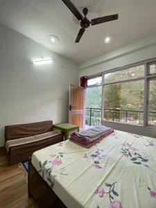 Postel nebo postele na pokoji v ubytování Himalayan Escape